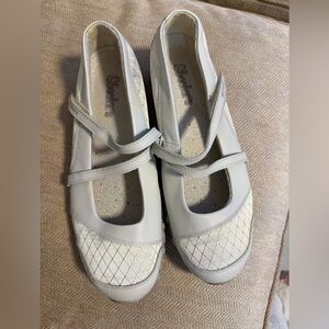 Women's Cream Skechers Shoes